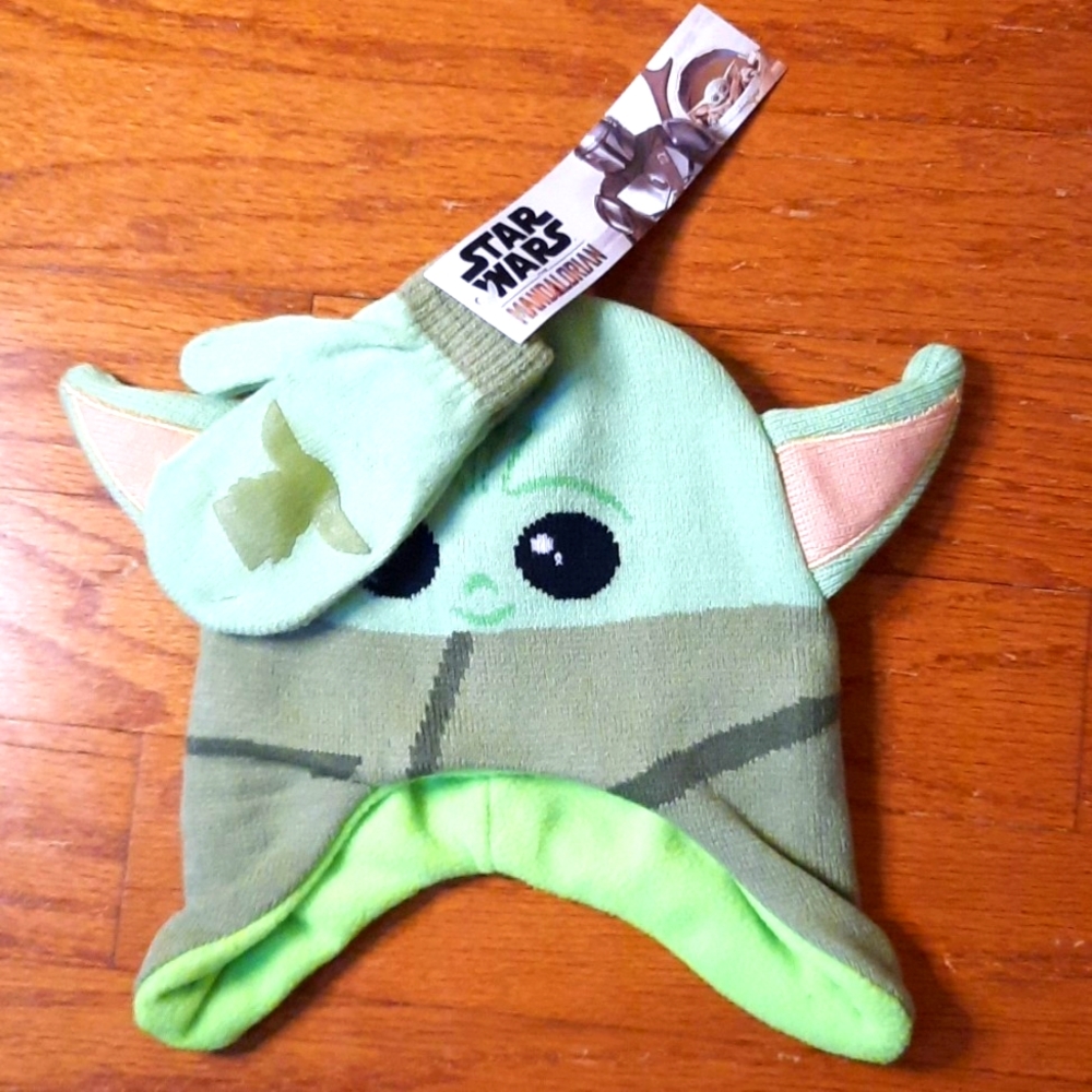 NWT Star Wars The Mandalorian Toddler Trapper hat & mittens.